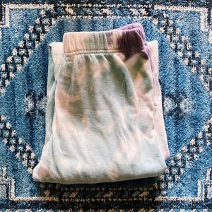 tie dye sweats ☔️